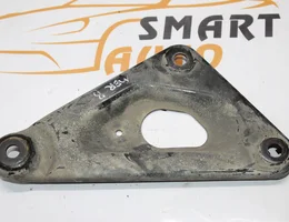 Кронштейн передньої балки лівий 24416026