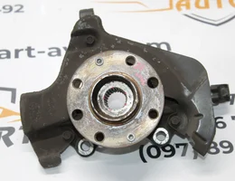 Поворотний кулак (цапфа) в зборі під 4 болтів правий 25 шліців 55701433