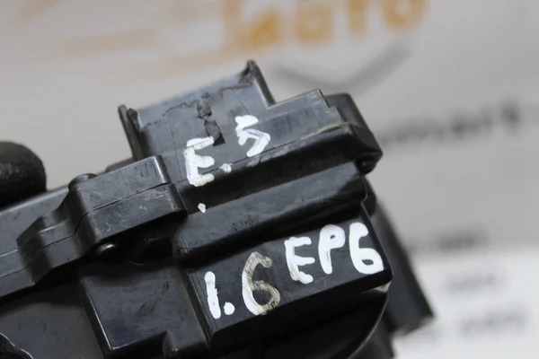 Дросельна заслінка 1.6 V757669780-05