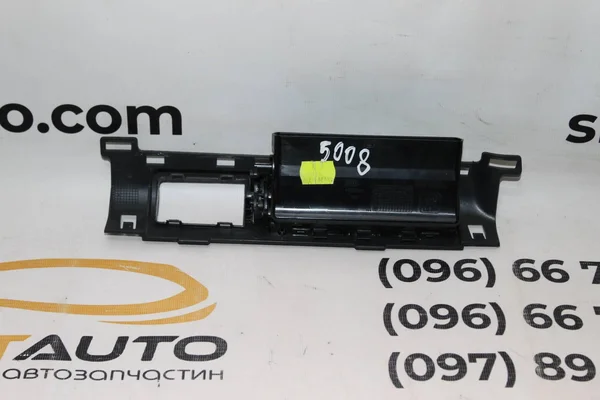 Дефлектор салону боковий лівий L16001