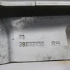 Петля капота права 39032150