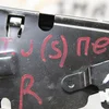 Кронштейн (кріплення) ущільнювача скла передньої правої дверки 13284593
