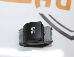 Кнопка шторки панорамного даху 98091543XT