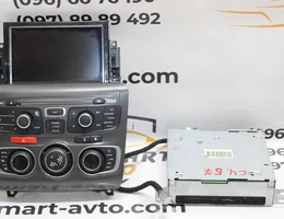 Магнітола (радіо, навігація, HDD, Bluetooth, ESB) з дисплеєм