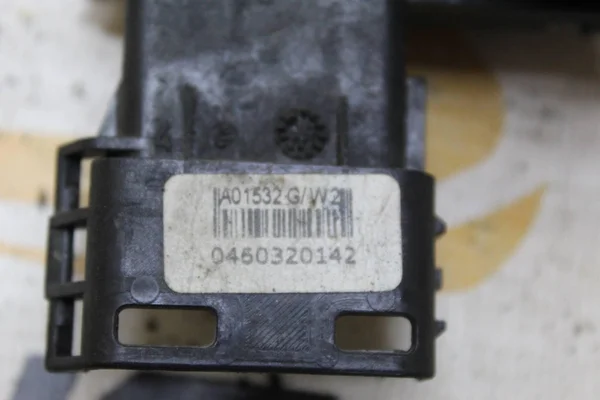 Замок передньої лівої дверки 9137R2