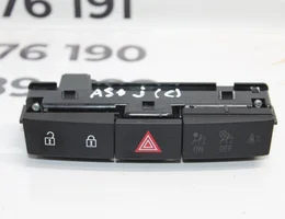 Блок кнопок в торпедо (центральний замок/аварійка/індикатор ременів безпеки/airbag)
