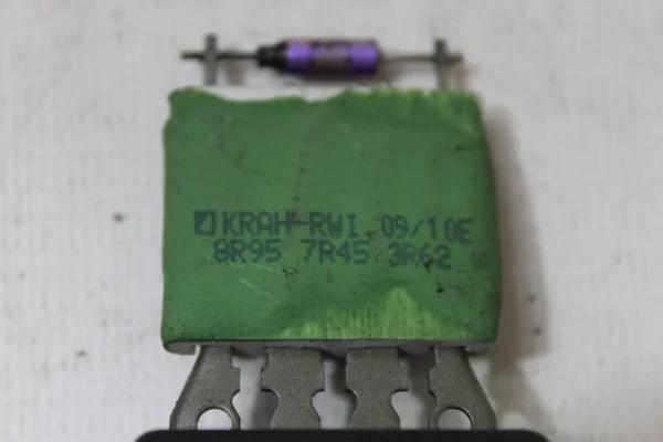 Резистор пічки 8R95