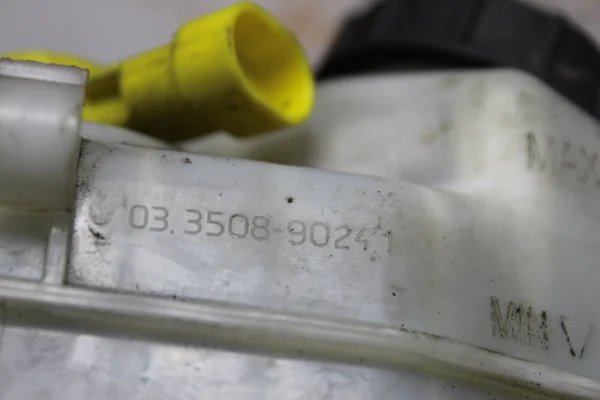 Бачок гальмівної рідини 03.3508-90241
