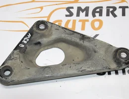 Кронштейн передньої балки правий 90498747