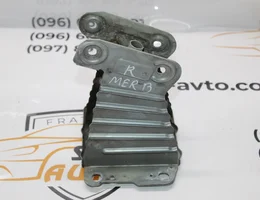 Кронштейн підсилювача переднього бампера правий 13115035