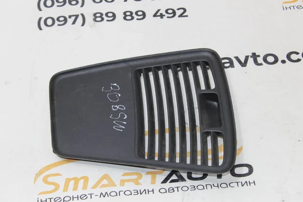 Накладка кришки багажного відсіку ліва 9681528677