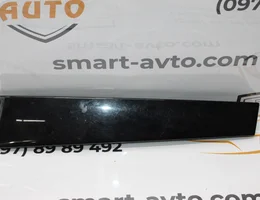 Накладка (молдинг) передньої правої дверки 9677074380