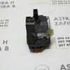 Замок задньої лівої дверки 4 pin 13210738