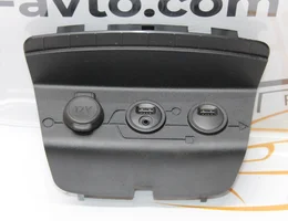 Накладка торпеди з прикурювачем, USB, AUX 9674655377