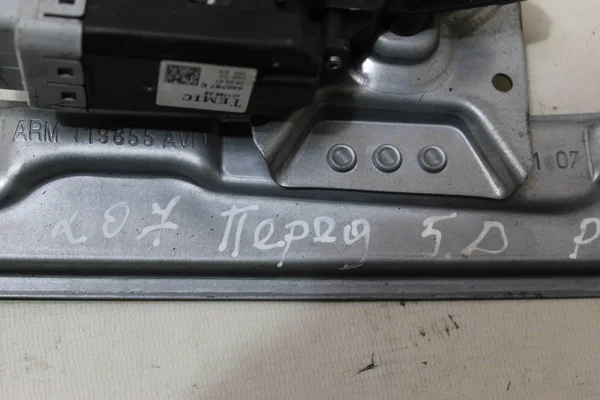 Склопідіймач передній правий електро 9681181880